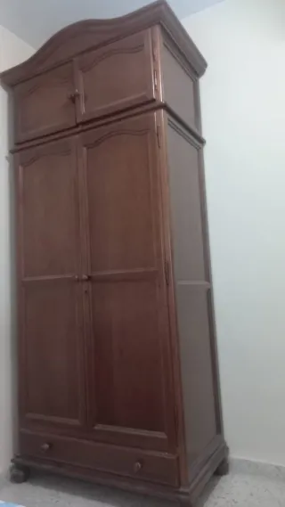 Armario de madera dormitorio