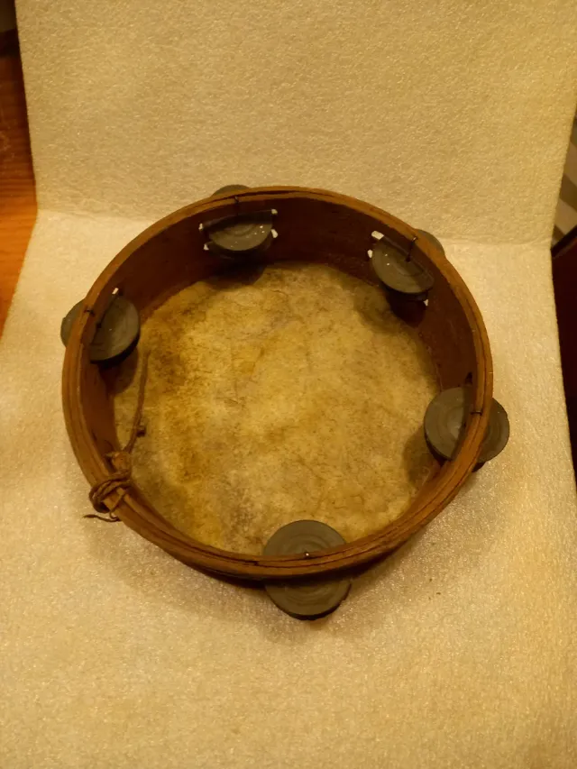 Antigua Pandereta de cuero