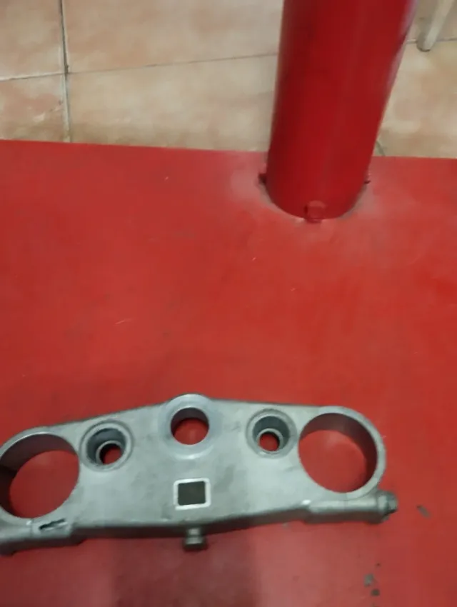 Tija superior Honda cr 250 del 04 