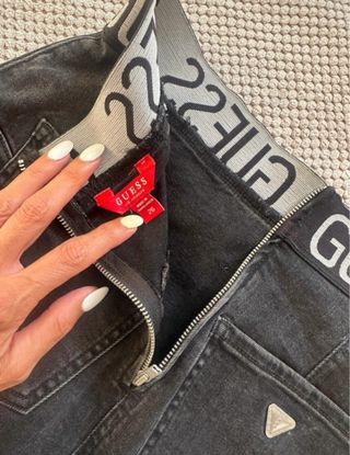 Falda tubo Guess negra