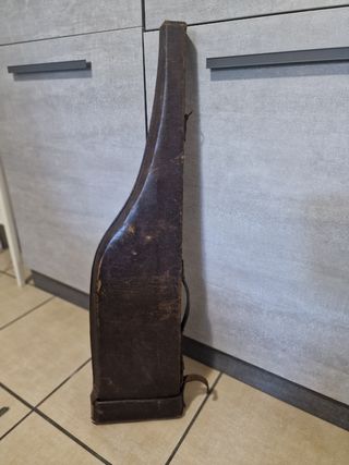 Antica custodia in pelle