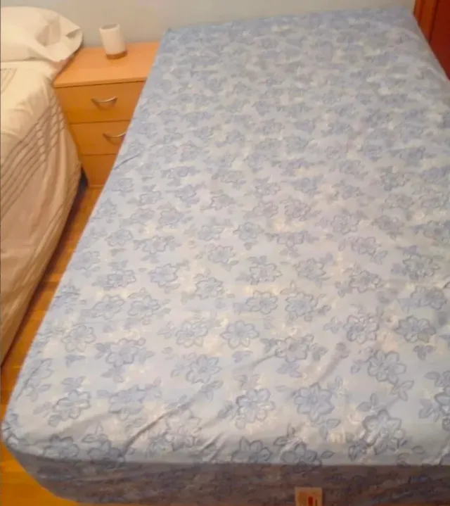 2 Colchones Pikolin 1.05x2.00
Urge. Negociable