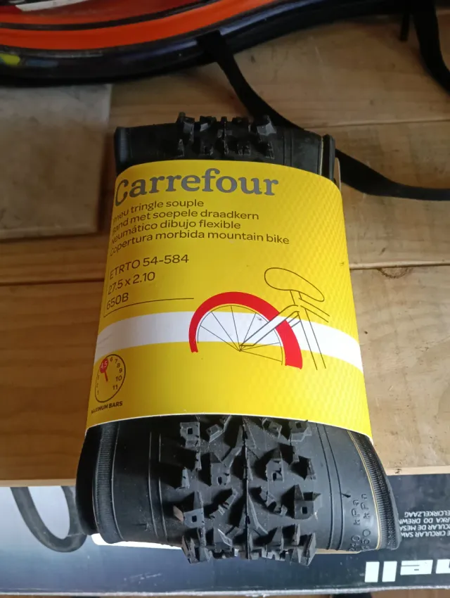 Cubierta Carrefour 27.5 x 2.10 ETRTO 54-584 MTB
