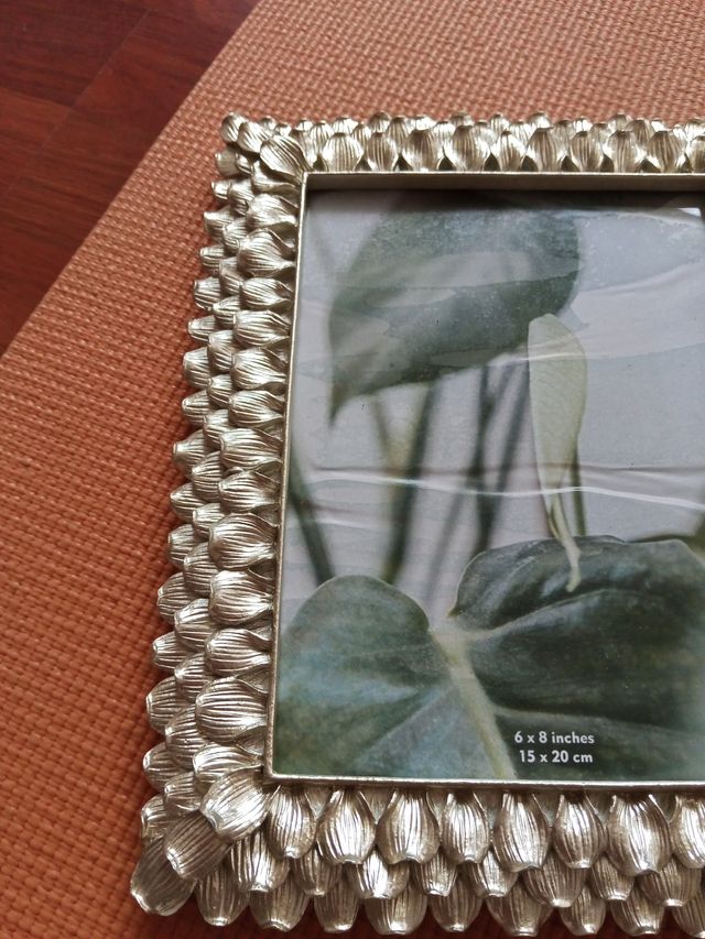 Tocador metálico dorado y plateado