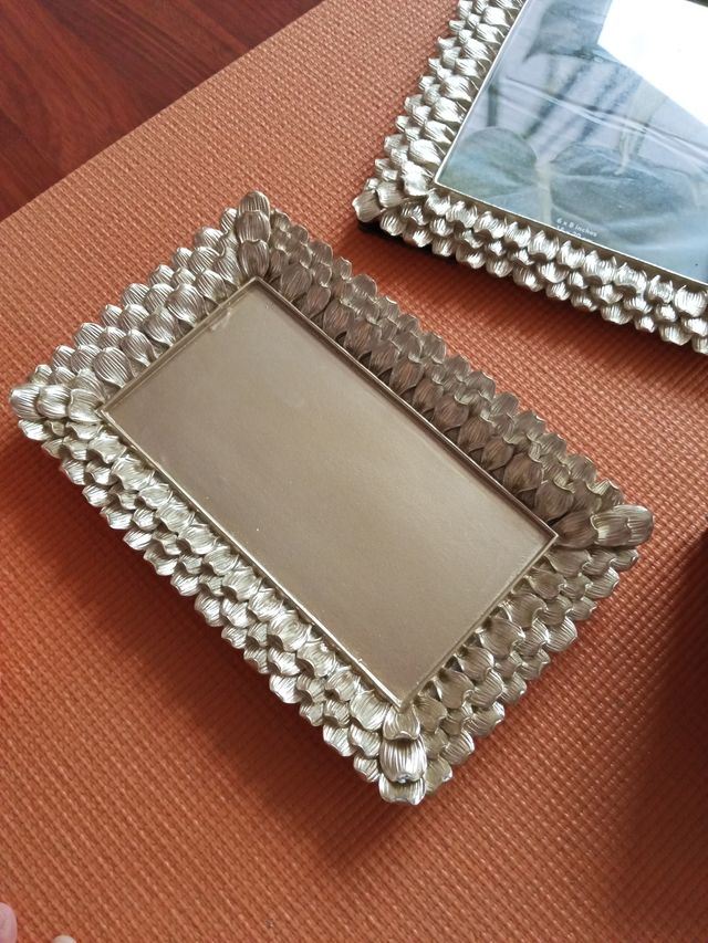 Tocador metálico dorado y plateado