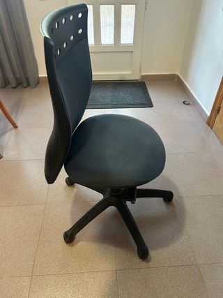 Silla de escritorio negra y gris