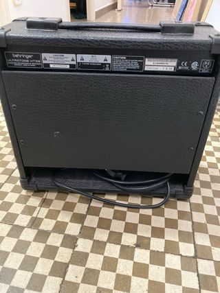 Amplificador Behringer Ultratone HT108 Negro