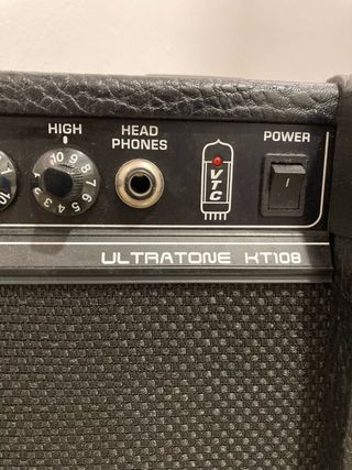 Amplificador Behringer Ultratone HT108 Negro