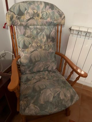Butaca de madera tapizada floral
