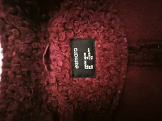 Chaqueta granate con cremalera