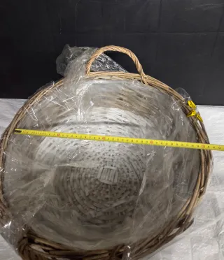 Cesta con asas