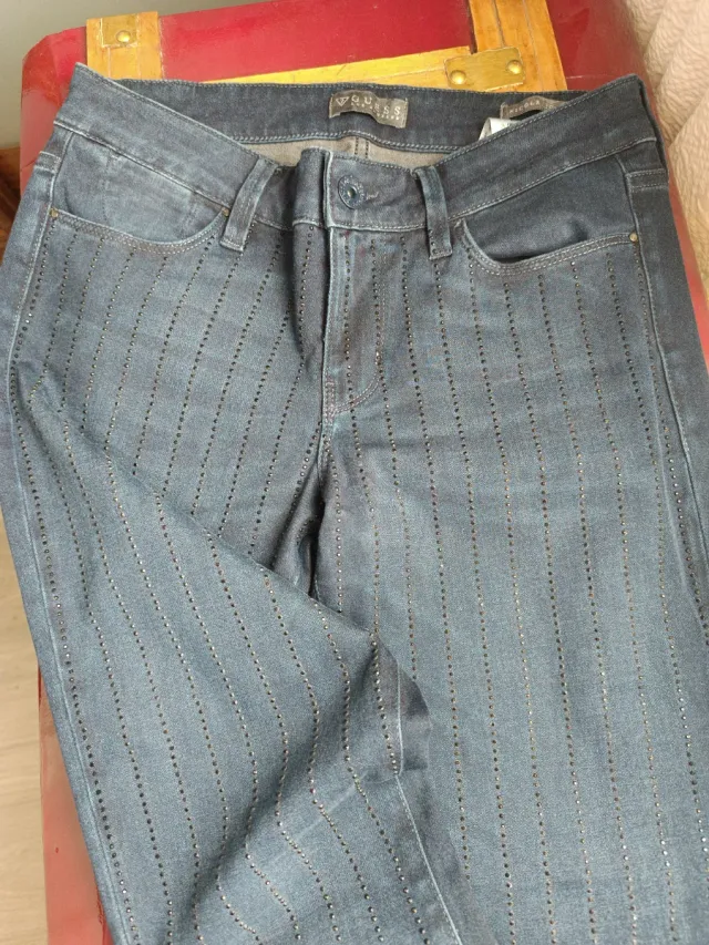 Pantalones vaqueros Guess con pedrería