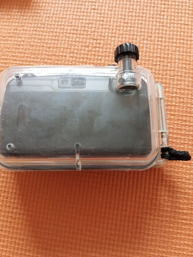 Cámara analógica con funda acuática