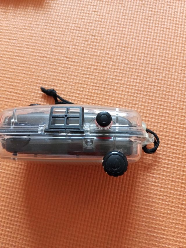 Cámara analógica con funda acuática