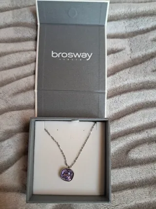 Collana con pendente viola