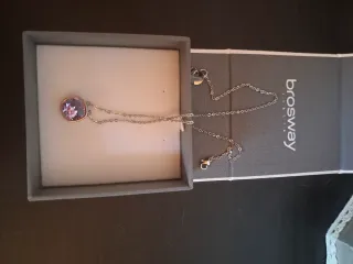 Collana con pendente viola
