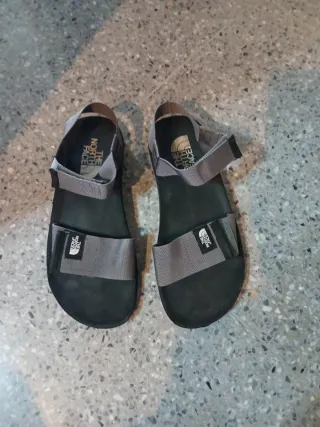 Sandalias The North Face Negras y Grises