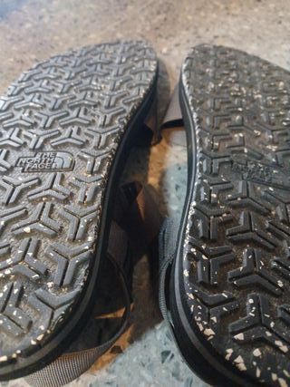 Sandalias The North Face Negras y Grises