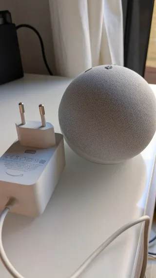 Amazon Echo Dot di quarta generazione grigio