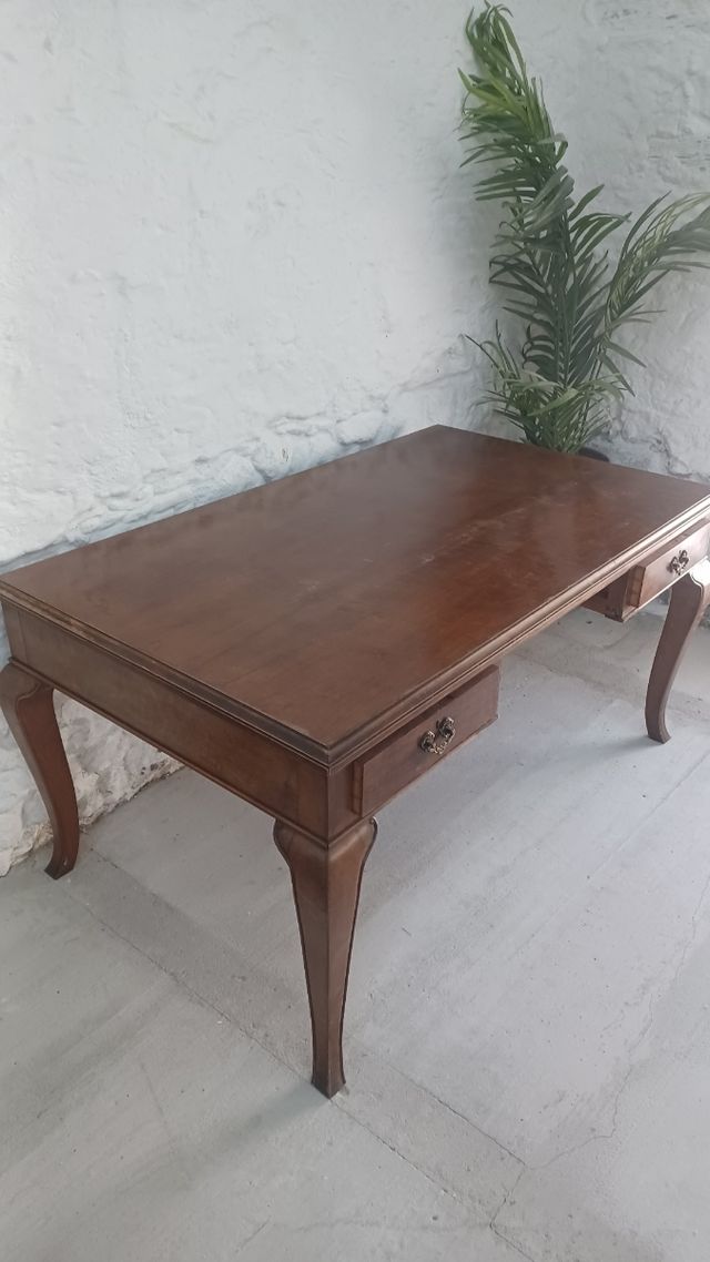 Escritorio de madera