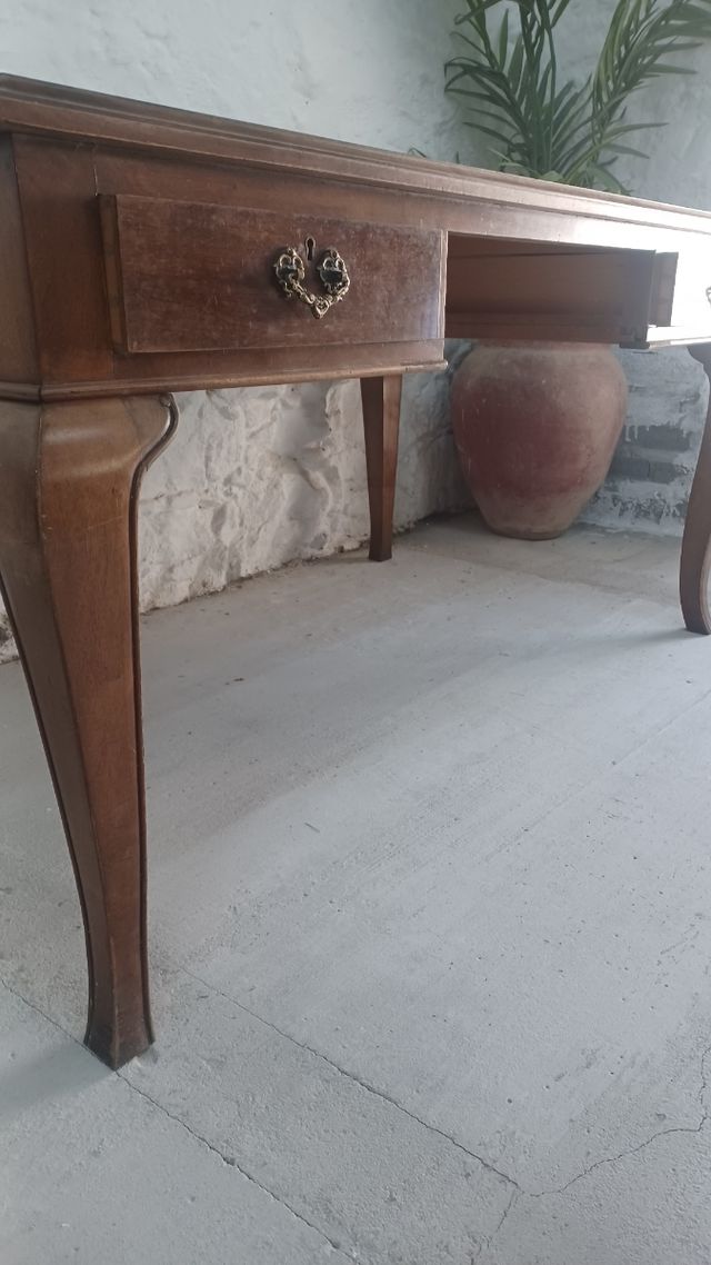 Escritorio de madera