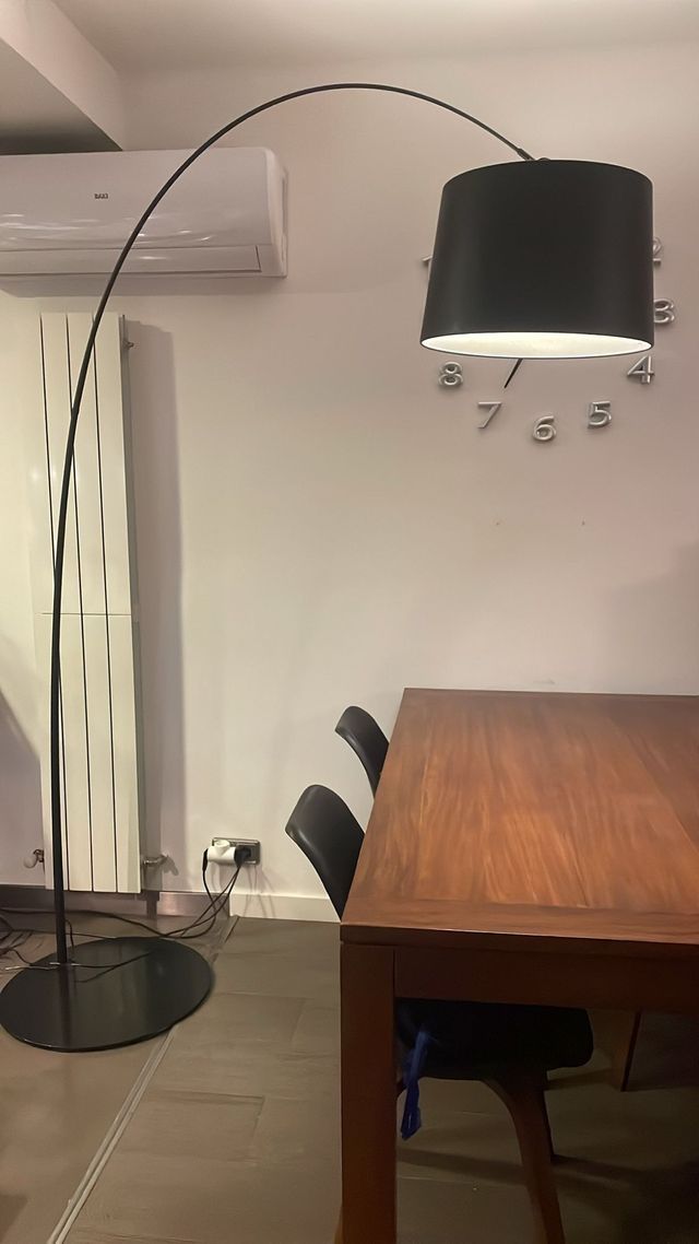 Lámpara de pie arco negra