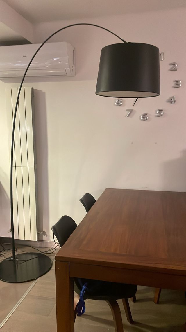 Lámpara de pie arco negra