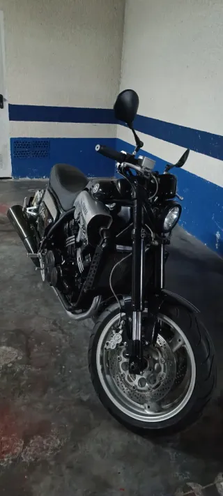 Yamaha VMAX Única café Racer cambio o vendo...
