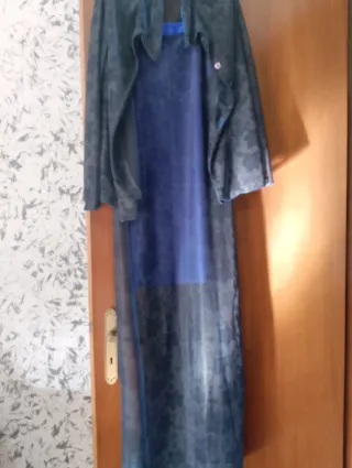 Abito lungo elegante trasparente blu