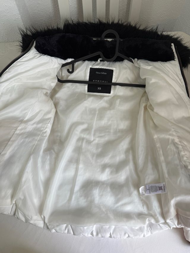 Chaqueta Koroshi Blanca Talla XS con Capucha y Pel
