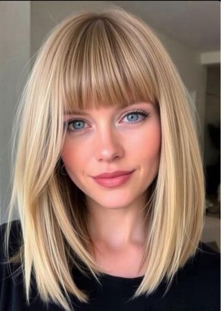 Preciosa Peluca rubia lisa y recta