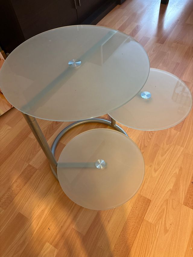 Mesa auxiliar cristal y metal