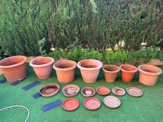 7 Tiestos Grandes de Plástico Marrón - Macetas