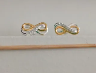 Pendientes infinito circonitas oro y plata