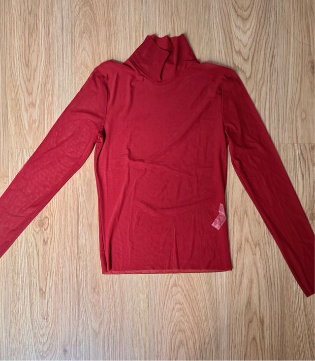 Camiseta roja tul. Talla M. Zara.