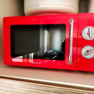 Microondas Rojo Estilo Retro