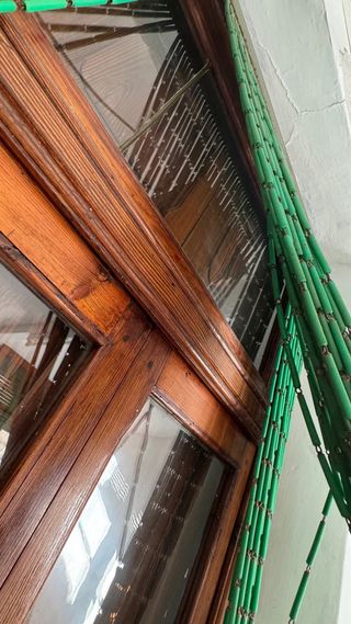 Balconera de madera de Mobila + contraventana