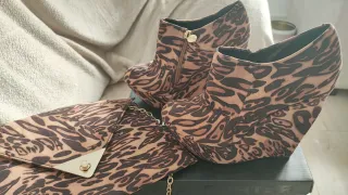 Zapatos y bolso Primadonna estampado animal