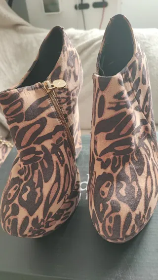 Zapatos y bolso Primadonna estampado animal