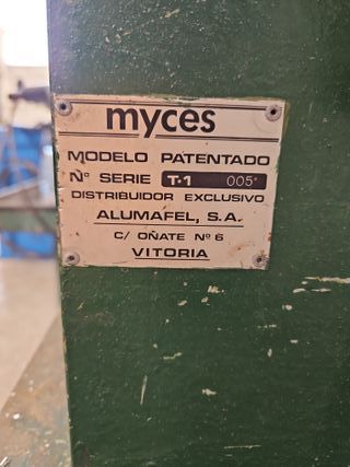 Máquina para hacer cajas de aluminio