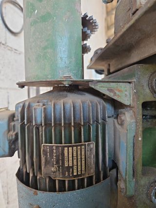 Máquina para hacer cajas de aluminio