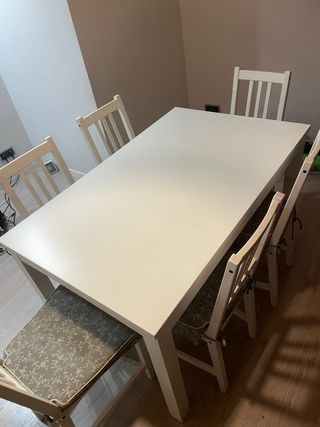 Mesa extensible IKEA con 6 sillas