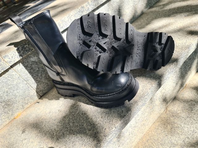 Botas de vestir con plataforma.