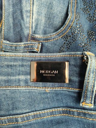 Pantalón vaquero con pedrería