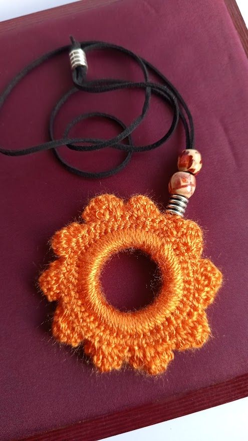 Collar mujer crochet flor naranja