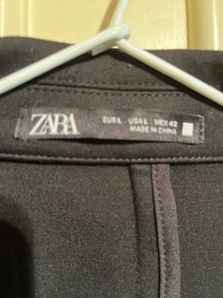 Americana y pantalón color negro. Solo una puesta