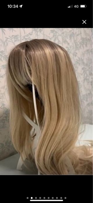 Preciosa Peluca rubio claro con flequillo