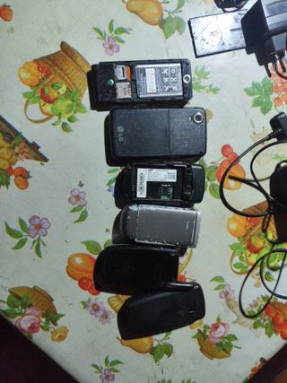 Lote 6 teléfonos móviles antiguos + cargadores