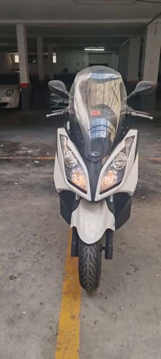 Kymco 300i Scooter