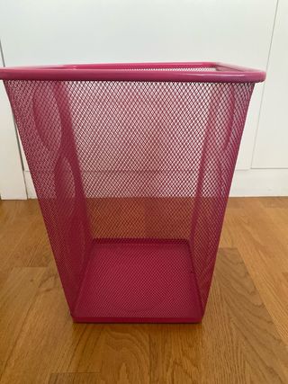 Papelera rosa metálica IKEA modelo DOKUMENT